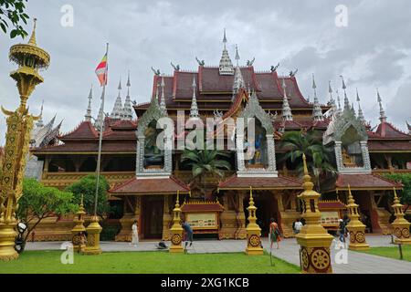 XISHUANGBANNA, CINA - 3 LUGLIO 2024 - il Tempio buddista generale a Xishuangbanna, provincia dello Yunnan, 3 luglio 2024. Foto Stock