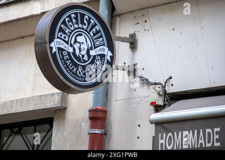 Bordeaux , Francia - 06 11 2024 : facciata fastfood della catena Bagelstein, bagel fatti in casa, marchio del ristorante e logo Foto Stock