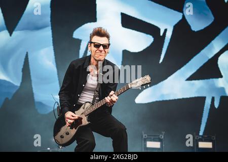 DANIMARCA COPENAGHEN, COPENHELL FESTIVAL 19 GIUGNO: Il chitarrista Christian Martucci si esibisce dal vivo sul palco con Corey Taylor (Slipknot, Stone Sour, Kings of Chaos) al Copenhell Festival 2024 Foto Stock