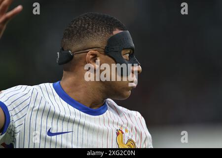 Kylian Mbappe (Francia) durante la partita UEFA Euro Germania 2024 tra Portogallo 4-5 Francia al Volkspakstadion il 5 luglio 2024 ad Amburgo, Germania. Crediti: Maurizio Borsari/AFLO/Alamy Live News Foto Stock