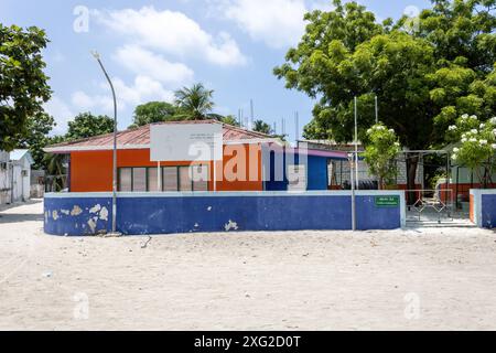 Fulidhoo, Maldive - 18 aprile 2023: Asilo di Fulidhoo Foto Stock