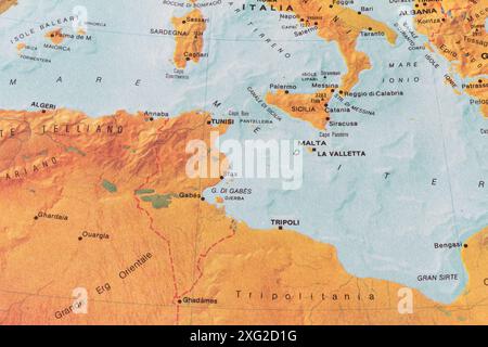 Mappa del Mediterraneo con Sicilia (Italia, Europa) e Tunisi (Africa) e altri paesi e stati Foto Stock