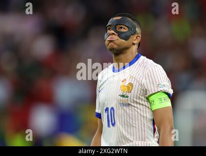 AMBURGO, GERMANIA - 5 LUGLIO: La Francia Kylian Mbappe durante i quarti di finale di UEFA EURO 2024 tra Portogallo e Francia al Volksparkstadion il 5 luglio 2024 ad Amburgo, Germania. © diebilderwelt / Alamy Stock Foto Stock