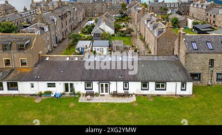 Footdee o Fittie Aberdeen un vecchio villaggio di pescatori alla fine dei giardini e prati del porto di Aberdeen in estate Foto Stock