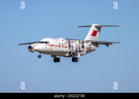 Bahrain Royal Flight British Aerospace Avro 146-RJ70 (REG: A9C-BRF), era 9H-ACP con Air Malta, e EI-CPL con Azzurra Air. Foto Stock