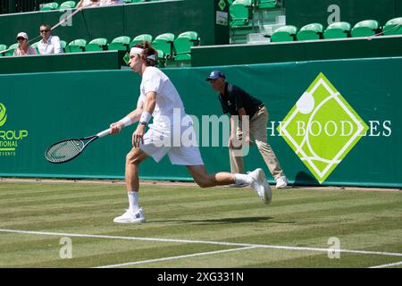 IMMAGINI DEI FILE. 6 luglio 2024. Il tennista russo Andrey Rublev è fuori Wimbledon. Nella sua partita contro Francisco Comesana martedì nel primo turno a Wimbledon Rublev si è ripetutamente colpito con la sua racchetta da tennis facendogli sanguinare la pelle. Stoke Poges, Regno Unito. 25 giugno 2024. Qui Andrey Rublev, classificato al numero 6 del mondo, è raffigurato giocare a tennis al Boodles di Stoke Park, Stoke Poges, Buckinghamshire. Crediti: Maureen McLean/Alamy Foto Stock