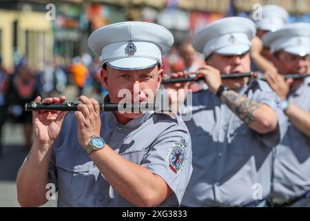 Glasgow, Regno Unito. 6 luglio 2024. La Grand Lodge of Scotland Orange Order, insieme ad altri Orange Orders, tenne la sua parata annuale attraverso Glasgow, in Scozia, per celebrare il 12° anniversario di luglio con circa 4000 partecipanti. L'ordine arancione è la più antica e più grande fraternità protestante in Scozia con le sue radici risalenti al XVIII secolo nell'Ulster. Crediti: Findlay/Alamy Live News Foto Stock