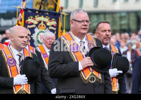 Glasgow, Regno Unito. 6 luglio 2024. La Grand Lodge of Scotland Orange Order, insieme ad altri Orange Orders, tenne la sua parata annuale attraverso Glasgow, in Scozia, per celebrare il 12° anniversario di luglio con circa 4000 partecipanti. L'ordine arancione è la più antica e più grande fraternità protestante in Scozia con le sue radici risalenti al XVIII secolo nell'Ulster. Crediti: Findlay/Alamy Live News Foto Stock