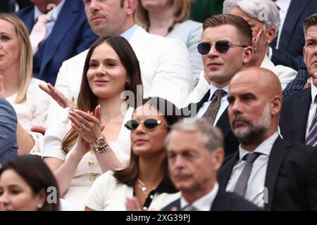 Londra, Regno Unito. 6 luglio 2024. 6 luglio 2024; All England Lawn Tennis and Croquet Club, Londra, Inghilterra; Wimbledon Tennis Tournament, giorno 6; Holly Ramsay e il fidanzato Adam Peaty siedono nella scatola reale Credit: Action Plus Sports Images/Alamy Live News Foto Stock