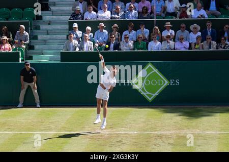 Stoke Poges, Regno Unito. 27 giugno 2024. Sebastian Korda gioca a tennis al Boodles di Stoke Park, Stoke Poges, Buckinghamshire. Il tennista professionista americano Sebastian Korda è classificato come giocatore numero 21 dall'ATP. Crediti: Maureen McLean/Alamy Foto Stock