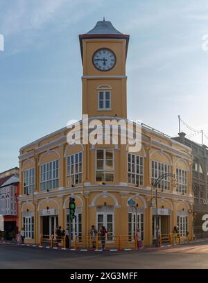 Un'immagine dell'edificio giallo del Museo Phuket nella città vecchia di Phuket. Foto Stock