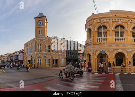 Un'immagine dell'edificio giallo del Museo Phuket nella città vecchia di Phuket. Foto Stock