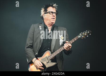 DANIMARCA COPENAGHEN, COPENHELL FESTIVAL 19 GIUGNO: Kevin 'Noodles' Wasserman, chitarrista della band punk rock americana The Offspring, si esibisce dal vivo sul palco del Copenhell Festival 2024 come artista solista Foto Stock