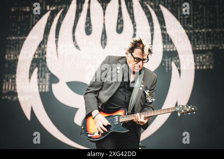 DANIMARCA COPENAGHEN, COPENHELL FESTIVAL 19 GIUGNO: Kevin 'Noodles' Wasserman, chitarrista della band punk rock americana The Offspring, si esibisce dal vivo sul palco del Copenhell Festival 2024 come artista solista Foto Stock