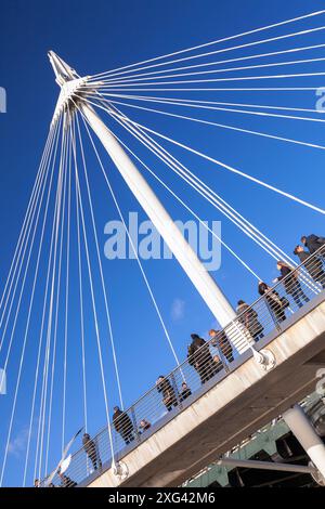 Regno Unito, Inghilterra, Londra, ponti pedonali Golden Jubilee e Hungerford Railway Bridge sul Tamigi (dettaglio) Foto Stock