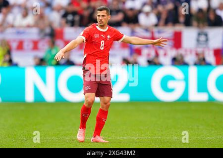 Dusserdolf, Germania. 6 luglio 2024. Remo Freuler della Svizzera durante la partita di UEFA Euro 2024 tra Inghilterra e Svizzera. Quarti di finale, giocati allo stadio Dusserdolf Arena il 6 luglio 2024 a Dusserdolf, in Germania. (Foto di Sergio Ruiz/PRESSINPHOTO) credito: PRESSINPHOTO SPORTS AGENCY/Alamy Live News Foto Stock