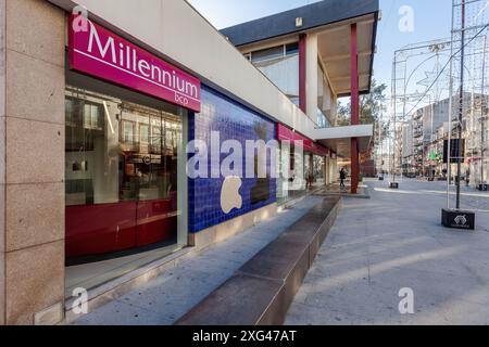 Famalicao, Portogallo: Millennium BCP, alias Banco Comercial Portugues, agenzia bancaria nell'edificio Fudacao Cupertino de Miranda. Banca privata Foto Stock