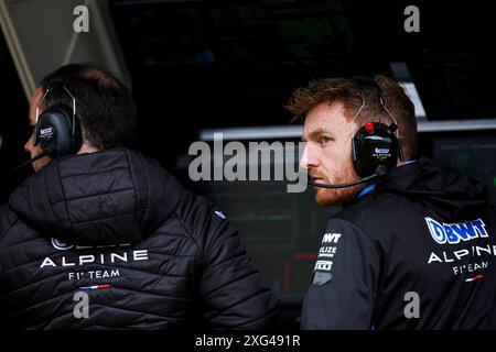 Silverstone, Royaume University. 6 luglio 2024. Membro del pit wall dell'Alpine F1 Team durante il Gran Premio britannico di Formula 1 Qatar Airways 2024, dodicesima prova del Campionato del mondo di Formula 1 2024 dal 5 al 7 luglio 2024 sul circuito di Silverstone, a Silverstone, Regno Unito - foto Eric Alonso/DPPI Credit: DPPI Media/Alamy Live News Foto Stock