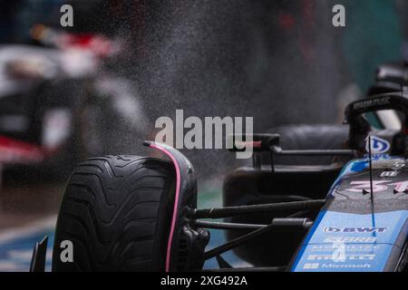 Pirelli pioggia, pluie, pneumatici, pneus, pneumatico, pneu, durante il Gran Premio di Gran Bretagna di Formula 1 Qatar Airways 2024, dodicesima prova del Campionato del mondo di Formula 1 2024 dal 5 al 7 luglio 2024 sul circuito di Silverstone, a Silverstone, Regno Unito - foto Eric Alonso / DPPI Foto Stock