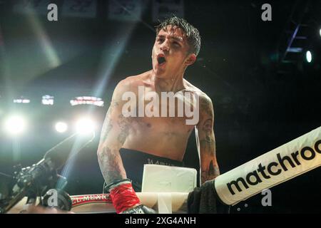 PHOENIX, ARIZONA - GIUGNO 29: Juan Francisco El 'Gallo' Estrada Estrada e Jesse 'Bam' Rodríguez combattono durante la loro lotta per i titoli dei pesi mosca superWBC e Ring Magazine di Estrada al Footprint Center davanti al "Gallo" Estrada e Jesse 'Bam' Rodríguez il 29 giugno 2023 a Phoenix, Arizona. Phoenix, Arizona (foto di Luis Gutierrez/foto Norte) Foto Stock