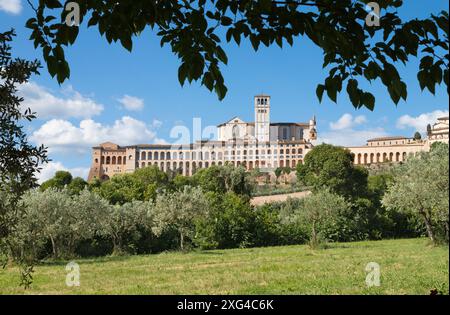 Assisi - il Landsacpe con la Basilica di San Francesco. Foto Stock