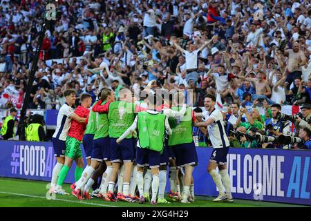 Dusseldorf, Germania. 6 luglio 2024. I giocatori d'Inghilterra festeggiano la fine dei quarti di finale di Euro 2024 tra Inghilterra e Svizzera allo stadio Dusseldorf Arena di Dusseldorf (Germania), il 6 luglio 2024. Crediti: Insidefoto di andrea staccioli/Alamy Live News Foto Stock