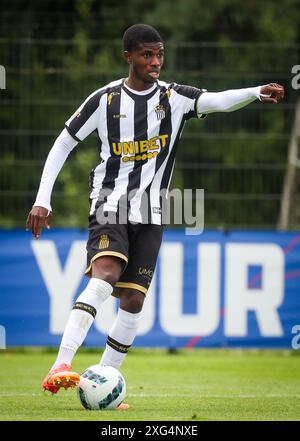 Genk, Belgio. 6 luglio 2024. Cheick Keita di Charleroi raffigurato in azione durante una partita amichevole tra il KRC Genk e lo Sporting Charleroi, sabato 06 luglio 2024 a Genk, in preparazione della prossima stagione 2024-2025 della Jupiler Pro League. BELGA PHOTO VIRGINIE LEFOUR credito: Belga News Agency/Alamy Live News Foto Stock