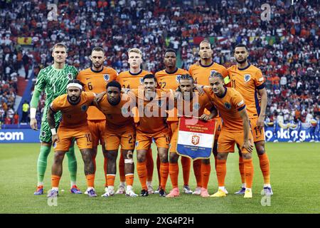 BERLINO - seconda fila (l-r) Olanda portiere Bart Verbruggen, Stefan De Vrij d'Olanda, Jerdy Schouten d'Olanda, Denzel Dumfries d'Olanda, Virgil van Dijk d'Olanda, Cody Gakpo d'Olanda. Prima fila (l-r) Memphis Depay dell'Olanda, Steven Bergwijn dell'Olanda, Tijjani Reijnders dell'Olanda, Nathan Ake dell'Olanda, Xavi Simons dell'Olanda durante i quarti di finale di UEFA EURO 2024 tra Paesi Bassi e Turchia all'Olympiastadion il 6 luglio 2024 a Berlino, Germania. ANP MAURICE VAN STEEN Foto Stock