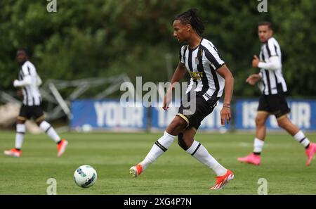 Genk, Belgio. 6 luglio 2024. Etienne Camara di Charleroi raffigurato in azione durante una partita amichevole tra il KRC Genk e lo Sporting Charleroi, sabato 06 luglio 2024 a Genk, in preparazione della prossima stagione 2024-2025 della Jupiler Pro League. BELGA PHOTO VIRGINIE LEFOUR credito: Belga News Agency/Alamy Live News Foto Stock