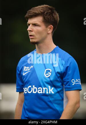 Genk, Belgio. 6 luglio 2024. Jarne Steuckers di Genk raffigurato durante un'amichevole di calcio tra il KRC Genk e lo Sporting Charleroi, sabato 6 luglio 2024 a Genk, in preparazione della prossima stagione 2024-2025 della Jupiler Pro League. BELGA PHOTO VIRGINIE LEFOUR credito: Belga News Agency/Alamy Live News Foto Stock