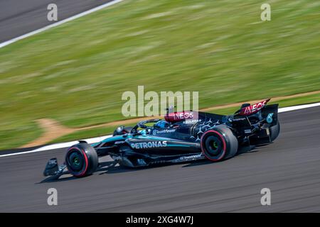 Silverstone (Towcester), Regno Unito, 06 luglio 2024, George Russell si assicura la pole position durante le qualifiche prima del Gran Premio di Gran Bretagna. Crediti: Christopher neve/Alamy Live News Foto Stock