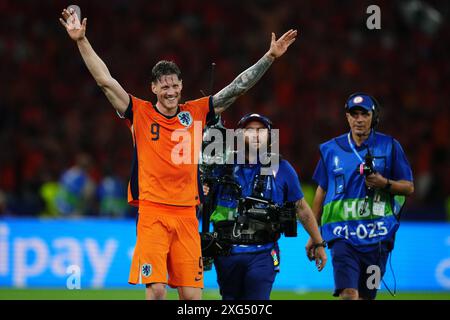 Berlino, Germania. 6 luglio 2024. Wout Weghorst, Paesi Bassi, celebra la vittoria a tempo pieno durante la partita di UEFA Euro 2024 tra Paesi Bassi e Turkiye. Quarti di finale, giocati all'Olympiastadion il 6 luglio 2024 a Berlino, Germania. (Foto di Bagu Blanco/PRESSINPHOTO) credito: PRESSINPHOTO SPORTS AGENCY/Alamy Live News Foto Stock