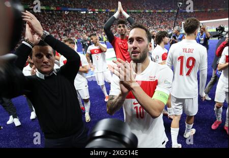 Berlino, Germania. 6 luglio 2024. BERLINO, GERMANIA - 06 LUGLIO: Hakan Calhanoglu di Turkiye dopo i quarti di finale di UEFA EURO 2024 tra Paesi Bassi e TŸrkiye all'Olympiastadion il 6 luglio 2024 a Berlino, Germania. © diebilderwelt / Alamy Live News Foto Stock