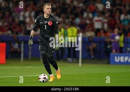 Berlino, Germania. 6 luglio 2024. BERLINO, GERMANIA - 6 LUGLIO: Il portiere Mert Gunok di Turkiye durante i quarti di finale di UEFA EURO 2024 tra Paesi Bassi e Turkiye all'Olympiastadium il 6 luglio 2024 a Berlino, Germania. (Foto di Andre Weening/Orange Pictures) credito: Orange Pics BV/Alamy Live News Foto Stock