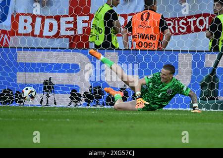 Jordan Pickford (Inghilterra) durante la partita di UEFA Euro Germania 2024 tra Inghilterra 6-4 Svizzera alla Dusseldorf Arena il 5 luglio 2024 a Dusseldorf, Germania. (Foto di Maurizio Borsari/AFLO) Foto Stock