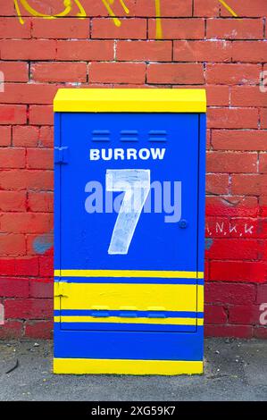 I tifosi rendono omaggio e lasciano tributi all'ex giocatore dei Leeds Rhinos Rob Burrows fuori dall'AMT Headingly Rugby Stadium di Leeds, West Yorkshire. Burrows morì il 2 giugno 2024 dopo una lunga battaglia di alto profilo contro la malattia dei motoneuroni (MND). Caratterizzato: Atmosphere Where: Leeds, West Yorkshire, Regno Unito quando: 05 giu 2024 Credit: Graham Finney/WENN Foto Stock