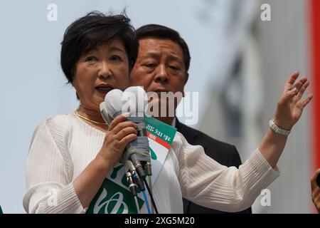 Tokyo, Giappone. 6 luglio 2024. Il governatore di Tokyo, Yuriko Koike tiene un discorso l'ultimo giorno delle campagne per le elezioni governative di Tokyo del 2024. Alle elezioni del 7 luglio si terranno 56 candidati da record, la sfida più forte per l'incumbent, Yuriko Koike, (che spera di vincere un terzo mandato come governatore della capitale del Giappone) proveniente dal politico di centro-sinistra, Renho Saito. Credito: SOPA Images Limited/Alamy Live News Foto Stock