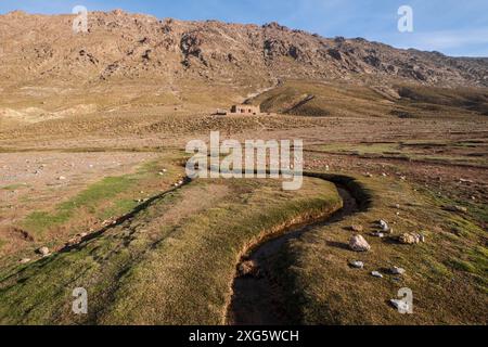 La fontana di Tessaout, il rifugio Tarkeddit Mountain, il trekking Ighil M'Goun, la catena montuosa dell'Atlante, marocco Foto Stock