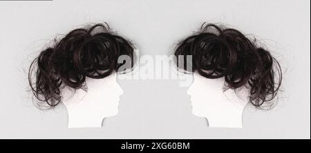 Silhouette di due facce con capelli che si guardano l'un l'altro, la comunicazione, avere un'opinione e una discussione, la libertà di parola, la gente che parla Foto Stock