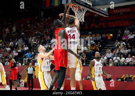 Valencia, Spagna. 4 luglio 2024. Jilson Bango della squadra angolana, Willy Hernangomez della squadra spagnola visto in azione durante la partita tra Spagna e Angola nel Torneo di qualificazione olimpica FIBA Spagna 2024 fase a gironi il 3 luglio 2024 al Municipal Court Fuente de San Luis (Valencia, FIBA Olympic Qualifying Tournament Spagna 2024 fase a gironi il 3 luglio 2024). Punteggio finale; Spagna 89 - 81 Angola. Punteggio finale; Spagna 89 - 81 Angola (immagine di credito: © German Vidal Ponce/SOPA Images via ZUMA Press Wire) SOLO PER USO EDITORIALE! Non per USO commerciale! Foto Stock