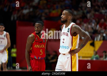 Valencia, Spagna. 4 luglio 2024. Childe Dundao della squadra angolana, Lorenzo Brown della squadra spagnola visto in azione durante la partita tra Spagna e Angola nel Torneo di qualificazione olimpica FIBA Spagna 2024 fase a gironi il 3 luglio 2024 al Municipal Court Fuente de San Luis (Valencia, FIBA Olympic Qualifying Tournament Spagna 2024 fase a gironi il 3 luglio 2024). Punteggio finale; Spagna 89 - 81 Angola. Punteggio finale; Spagna 89 - 81 Angola (immagine di credito: © German Vidal Ponce/SOPA Images via ZUMA Press Wire) SOLO PER USO EDITORIALE! Non per USO commerciale! Foto Stock