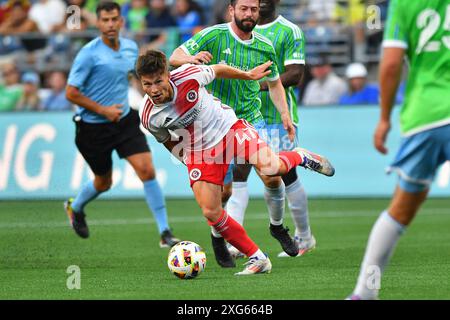 Seattle, Washington, Stati Uniti. 6 luglio 2024. Esmir BajraktareviÄ‡ (47), attaccante della New England Revolution, durante la partita di calcio della MLS tra i Seattle Sounders e la New England Revolution a Seattle, Washington. Steve Faber/CSM/Alamy Live News Foto Stock