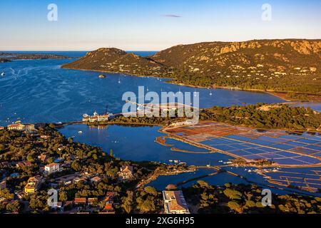 FRANCIA. CORSE-DU-SUD (2A) GOLFO DI PORTO-VECCHIO, VISTA AEREA DELLE PALUDI SALINE Foto Stock