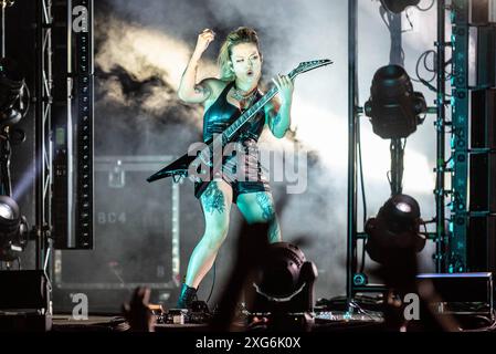 Concerto musicale - The Smashing Pumpkins - The World is a Vampire Europe Estate 2024 Kiki Wong of the Smashing Pumpkins Lucca Piazza Napoleone Italia Copyright: XMirkoxFava/TSCKx/xLiveMediax LPM 1434174 Foto Stock