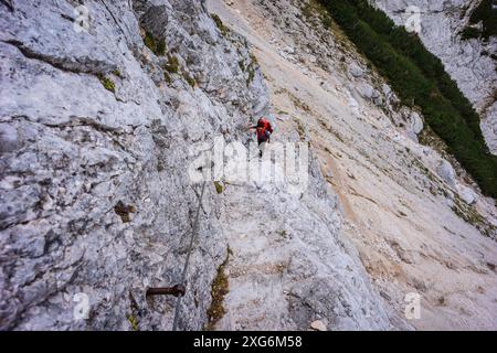 Salita a Kamnisko Sedlo, percorso attrezzato, alpi, Slovenia, Europa centrale,. Foto Stock