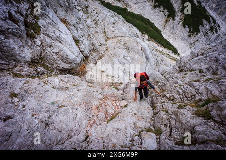 Salita a Kamnisko Sedlo, percorso attrezzato, alpi, Slovenia, Europa centrale,. Foto Stock