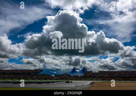 Spettatori d'atmosfera, tifosi durante il Gran Premio britannico di Formula 1 Qatar Airways 2024, dodicesima prova del Campionato del mondo di Formula 1 2024 dal 5 al 7 luglio 2024 sul circuito di Silverstone, a Silverstone, Regno Unito Foto Stock