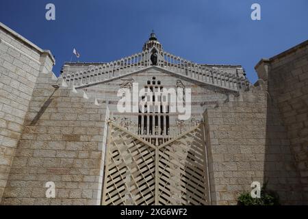 Cupola e di fronte alla Chiesa dell'Annunciazione a Nazareth, il luogo in cui si trovava la casa della Vergine Maria, dove Angelo Gabriele le disse che portava Gesù bambino Foto Stock