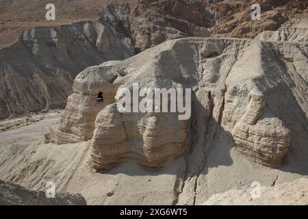 La Grotta dei rotoli o Grotta # 4 a Qumran vicino al Mar morto, qui sono stati trovati 15.000 pezzi di rotoli e messi insieme per ripristinare 600 rotoli del Mar morto Foto Stock