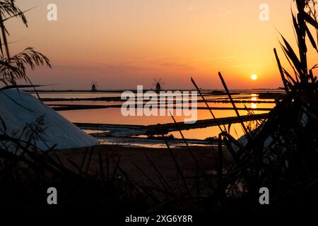 magnifico tramonto sulle saline Foto Stock